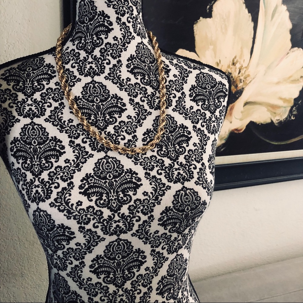 Gold rope chain